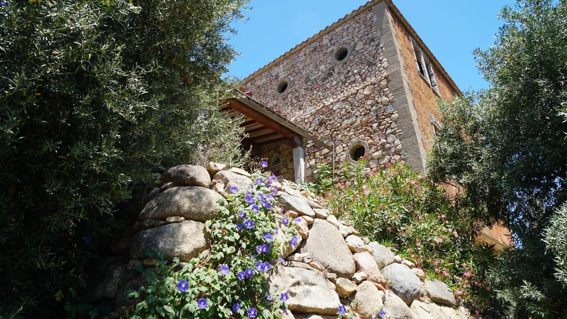 Soul Valley All-In Boutique Hotel For Yoga, Veggie & Wellness Lovers Maracalagonis